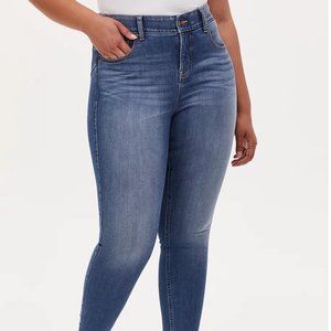 Torrid Bombshell Skinny Jean Medium Wash 12 NWT